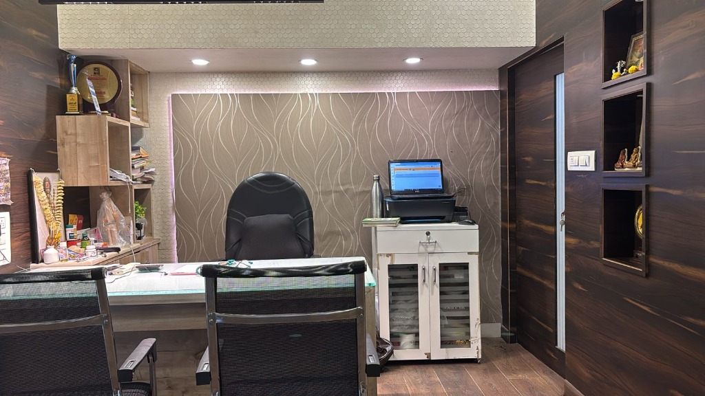 Doctor's Consultation & Diagnostic Desk